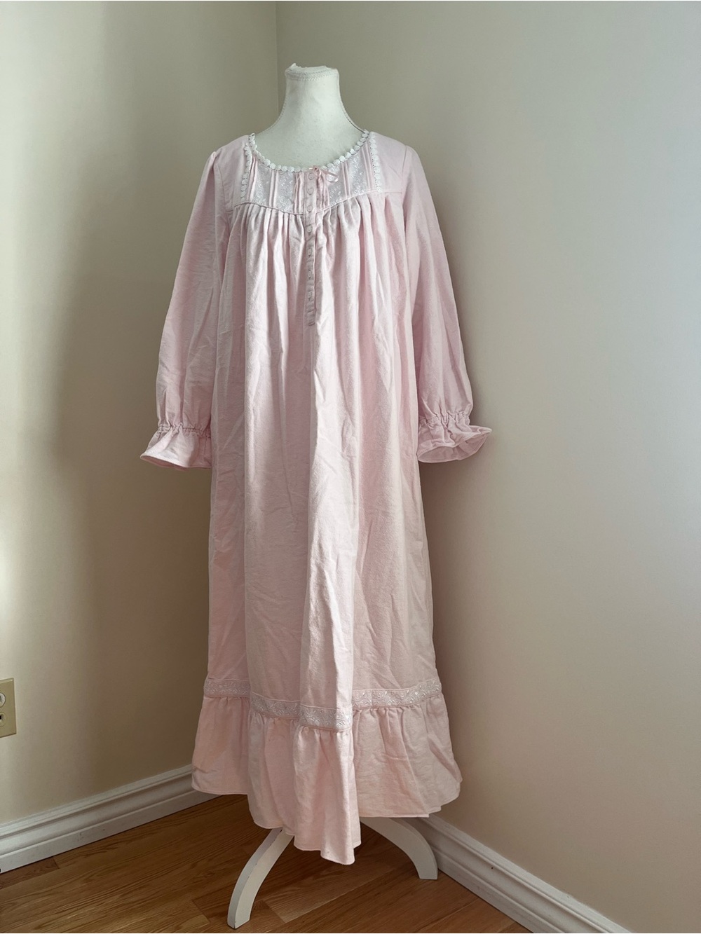 Eileen West Pale Pink Long Sleeve Ruffled Nightgown